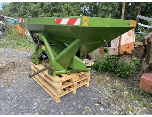 distributeur a engrais Amazone ZAU 1001 à Lille (Nord) - Matériel en stock 