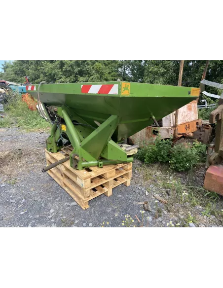 distributeur a engrais Amazone ZAU 1001 à Lille (Nord) - Matériel en stock 