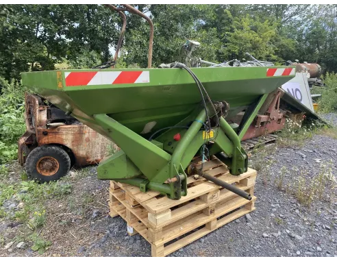 distributeur a engrais Amazone ZAU 1001 à Lille (Nord) - Matériel en stock 