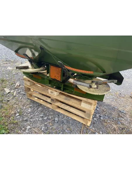 distributeur a engrais Amazone ZAU 1001 à Lille (Nord) - Matériel en stock 