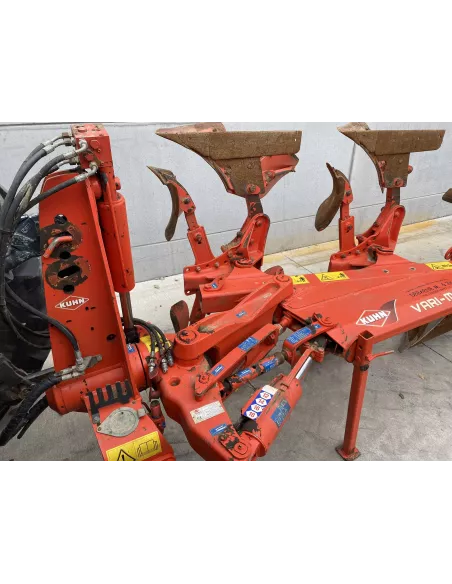 Charrue Kuhn Varimaster 122