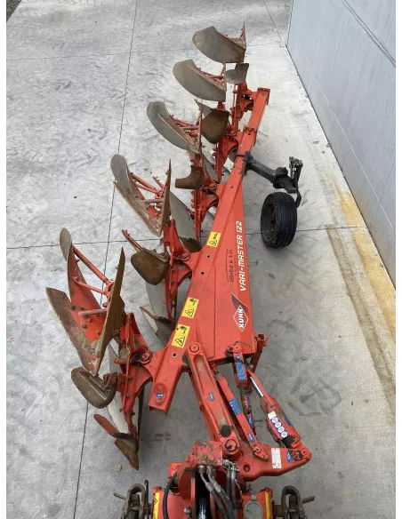 Charrue Kuhn Varimaster 122