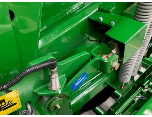 Presse à balles rondes V6760