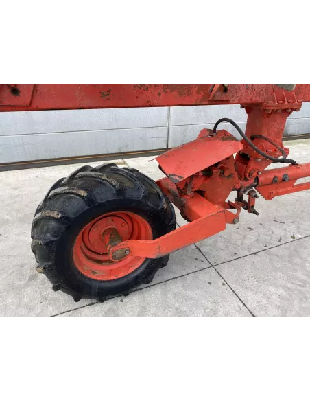 Charrue Grégoire besson semi portée SPG - 7 corps