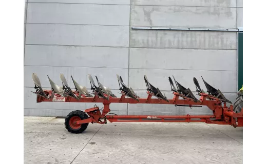 Charrue Grégoire besson semi portée SPG - 7 corps