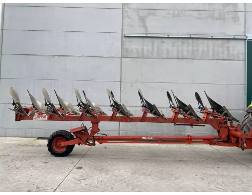 Charrue Grégoire besson semi portée SPG - 7 corps
