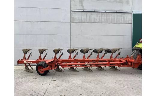 Charrue Grégoire besson semi portée SPG - 7 corps 2