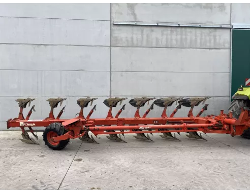 Charrue Grégoire besson semi portée SPG - 7 corps