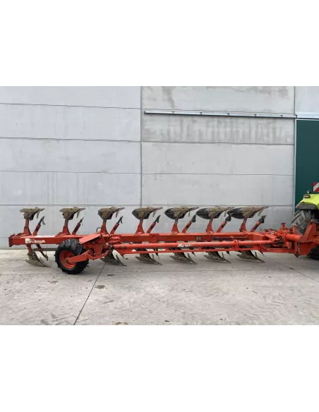 Charrue Grégoire besson semi portée SPG - 7 corps