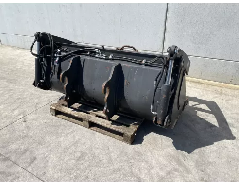 Godet multiservices 1.80 m
